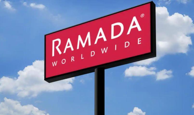 מלון Ramada By Wyndham בוט מראה חיצוני תמונה